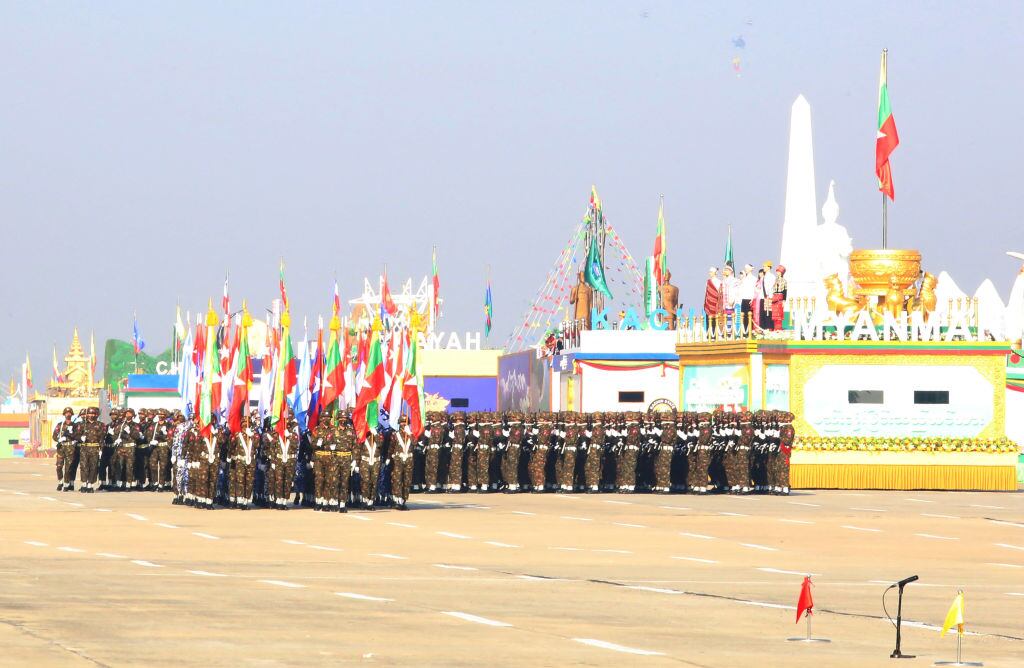 El desfile militar que realiza la junta militar de Myanmar en Rangún