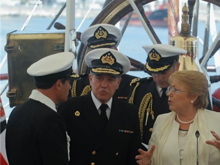 Presidenta Bachelet despidió a la dotación del buque Escuela Esmeralda