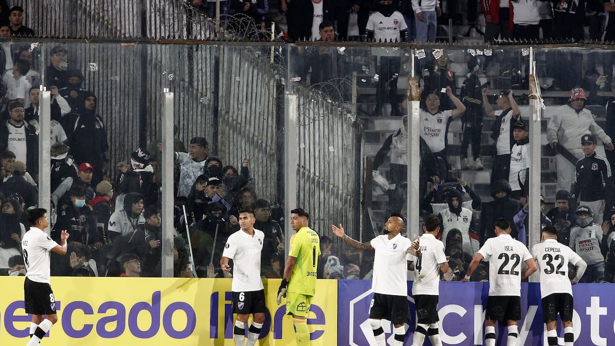 Esteban Pavez por incidentes en el Colo Colo-Fortaleza: “Le dije al árbitro que se tenía que suspender el partido, pero Conmebol dijo que no”
