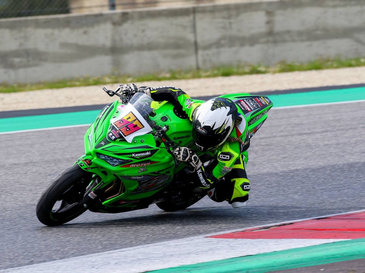 Chilena Isis Carreño destaca en Copa Europea Femenina de Motociclismo