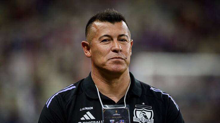 Almirón, cerca de volver a dirigir tras su salida de Colo Colo: compite con dos extécnicos de La Roja