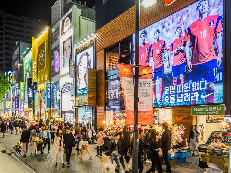 Seúl combate la soledad con “tiendas de conveniencia” que ofrecen apoyo y compañía