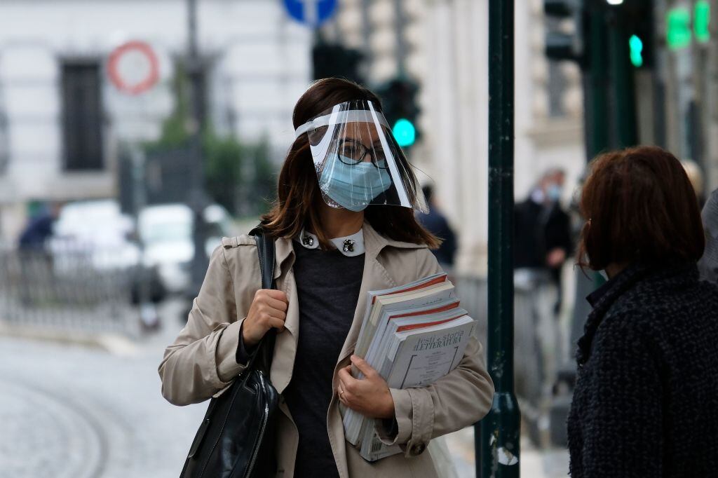 Las personas se preparan para el bloqueo en Roma