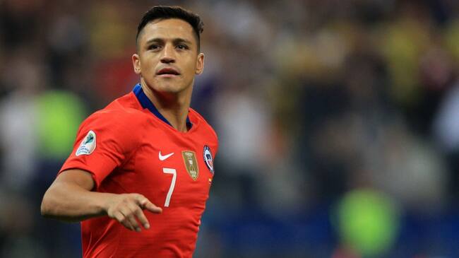 SAO PAULO, BRAZIL - JUNE 28: Alexis Sanchez of Chile celebrates after scoring the winning penalty during a shootout after the Copa America Brazil 2019 quarterfinal match between Colombia and Chile at Arena Corinthians on June 28, 2019 in Sao Paulo, Brazil. (Photo by Buda Mendes/Getty Images)