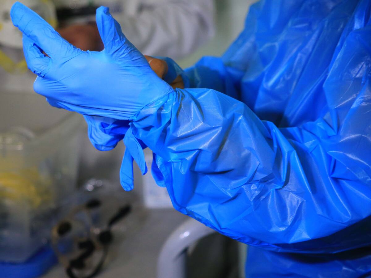 Epidemiólogo entrega recomendaciones para enfrentar el coronavirus: «Las mascarillas no entran en esto»