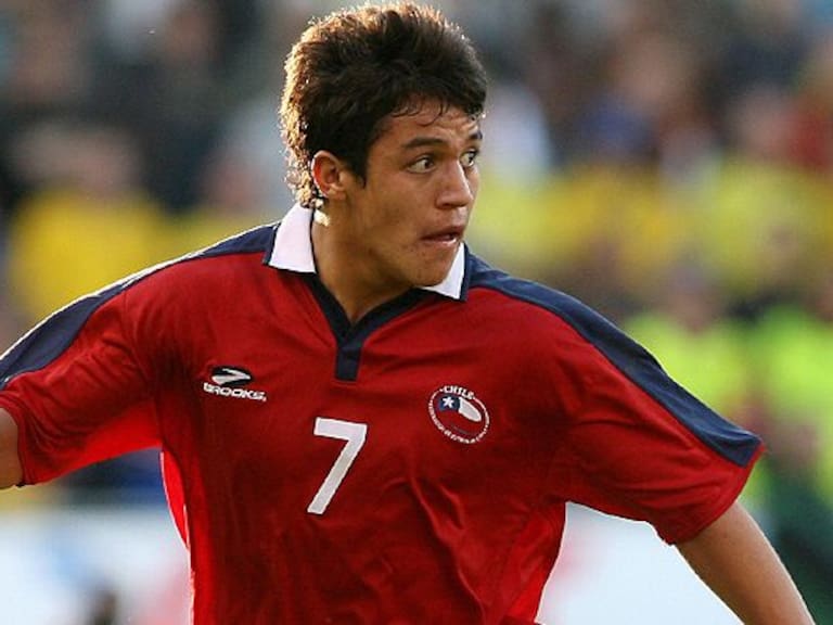 Alexis Sánchez recordó con nostalgia su debut con La Roja hace 15 años: «Me pregunto ¿Cómo lo hice, si tan solo tenía 16 años?»