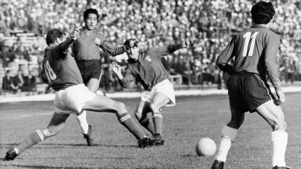 Italian defender David (L) tries to reach the ball and lunges forward while Chilean forward Leonel Sanchez (R, no 11) looks on during the 1962 World Cup group game Chile against Italy at the National Stadium in Santiago de Chile, Chile, 2 June 1962. Chile won the game 2-0 in front of 66,000 spectators. The game was considered to be a scandal due to a continues series of fouls and assaults on the pitch which disrupted the game. Davis and Sanchez clashed repeatedly during the game. Two Italian players were sent off whereby one player only left when police officers escorted him off the pitch. (Photo by -/picture alliance via Getty Images)