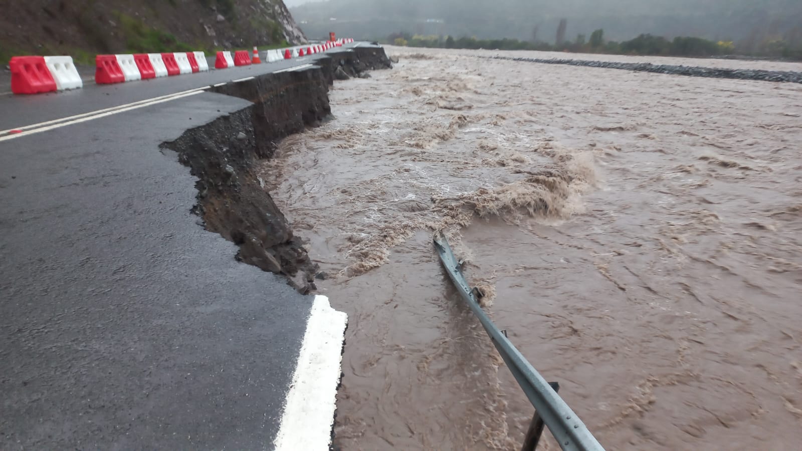 Río Teno a plena capacidad.
