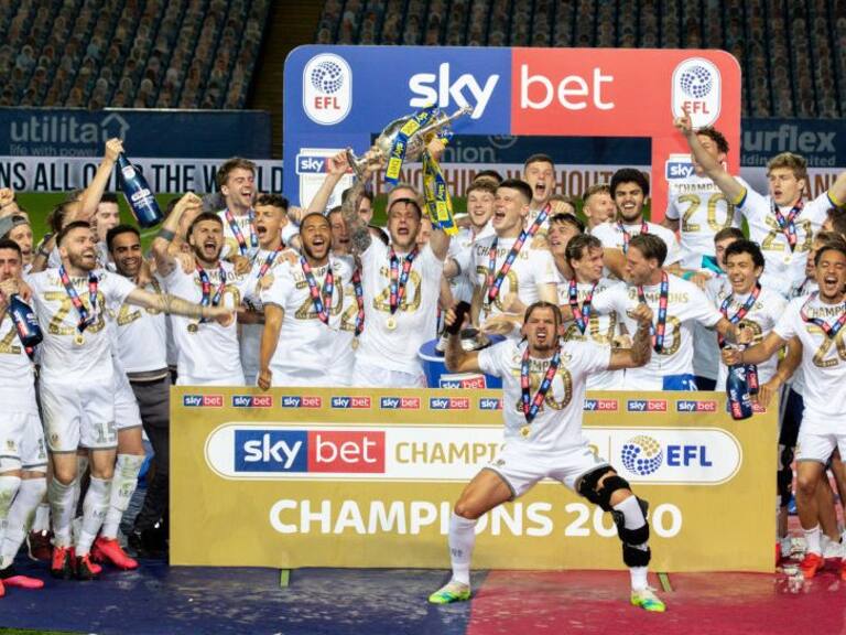 LEEDS, ENGLAND - JULY 22: The Leeds United team celebrates becoming champions during the Sky Bet Championship match between Leeds United and Charlton Athletic at Elland Road on July 22, 2020 in Leeds, England. (Photo by Alex Dodd - CameraSport via Getty Images)
