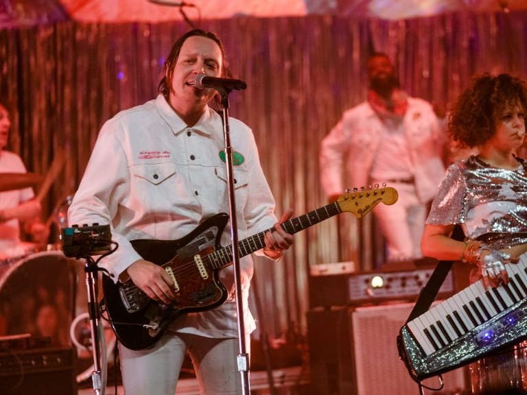 Arcade Fire vuelve con todo: lanzan nuevo single y ya tienen fecha para su próximo disco
