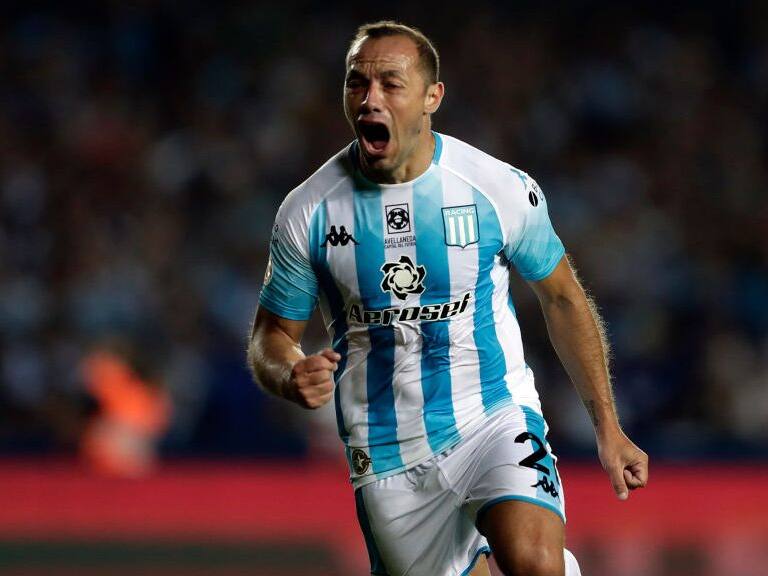 AVELLANEDA, ARGENTINA - FEBRUARY 09: Marcelo Diaz of Racing Club celebrates after scoring his side's first goal during a match between Racing Club and Independiente as part of Superliga 2019/20 at Presidente Peron Stadium on February 9, 2020 in Avellaneda, Argentina. (Photo by Gustavo Ortiz/Jam Media/Getty Images)