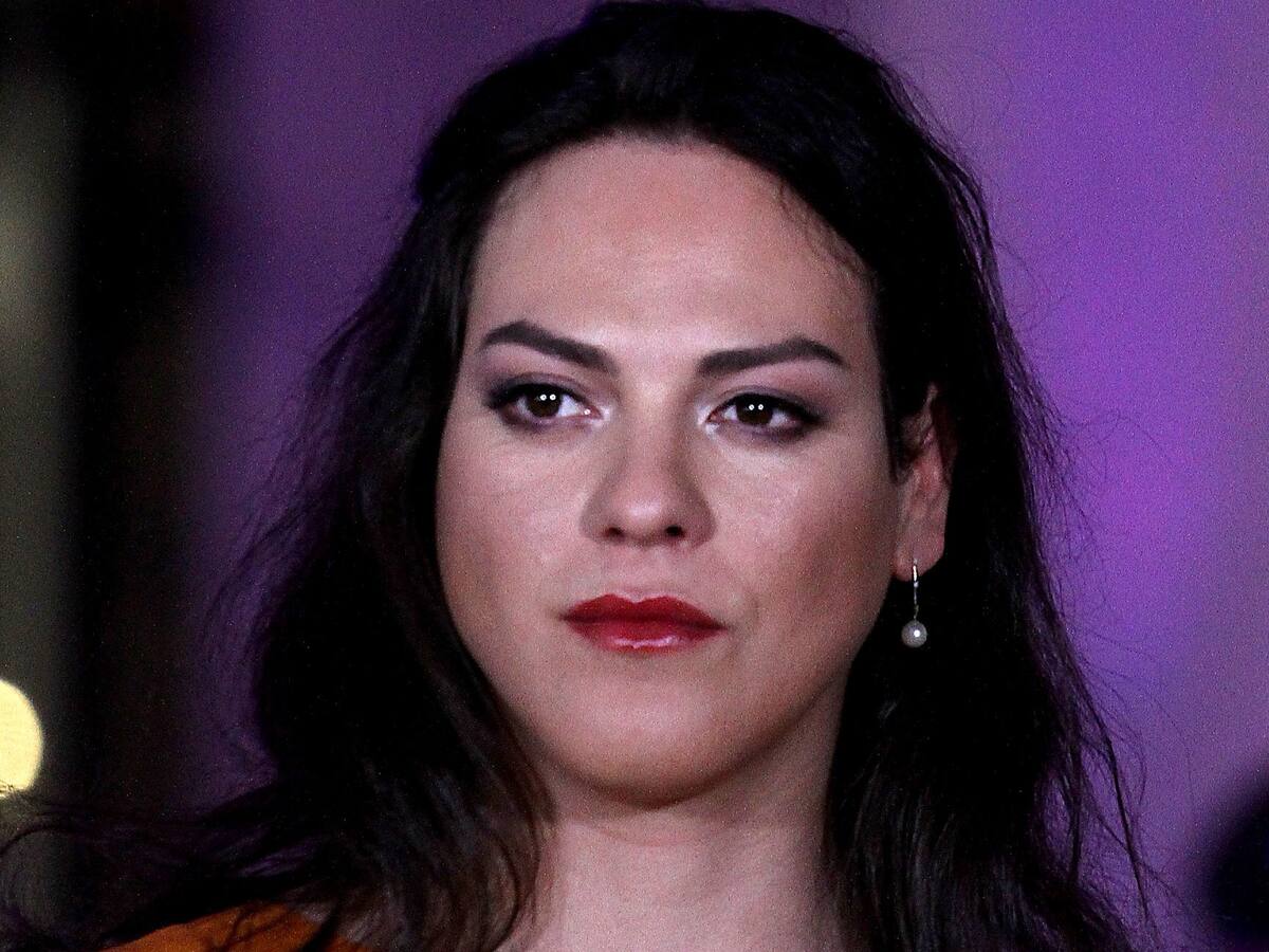 Daniela Vega compartió inédita foto de su niñez para celebrar a su madre en su día
