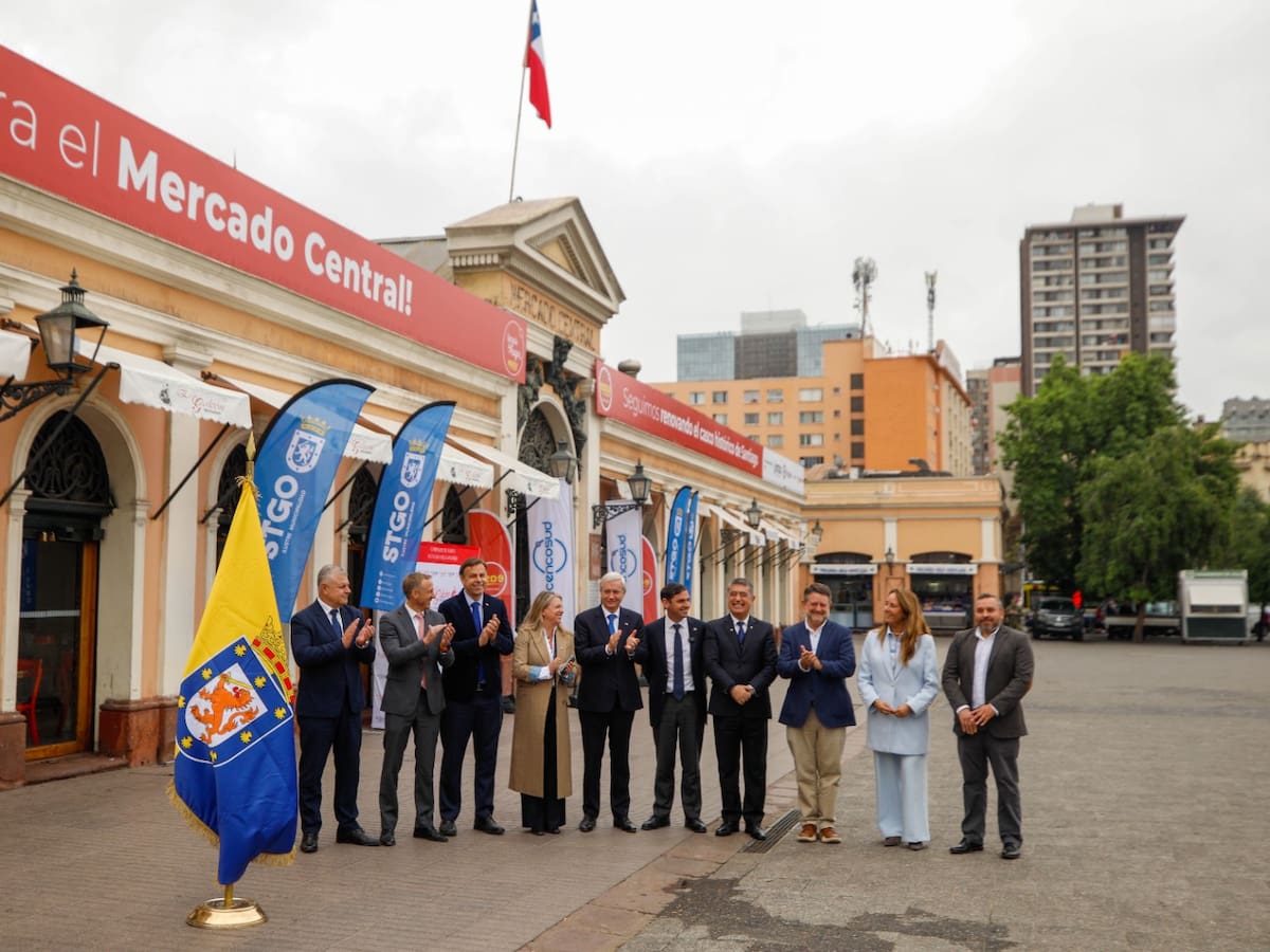 Inician histórica recuperación de la fachada del Mercado Central dentro del plan de revitalización del barrio Mapocho-La Chimba