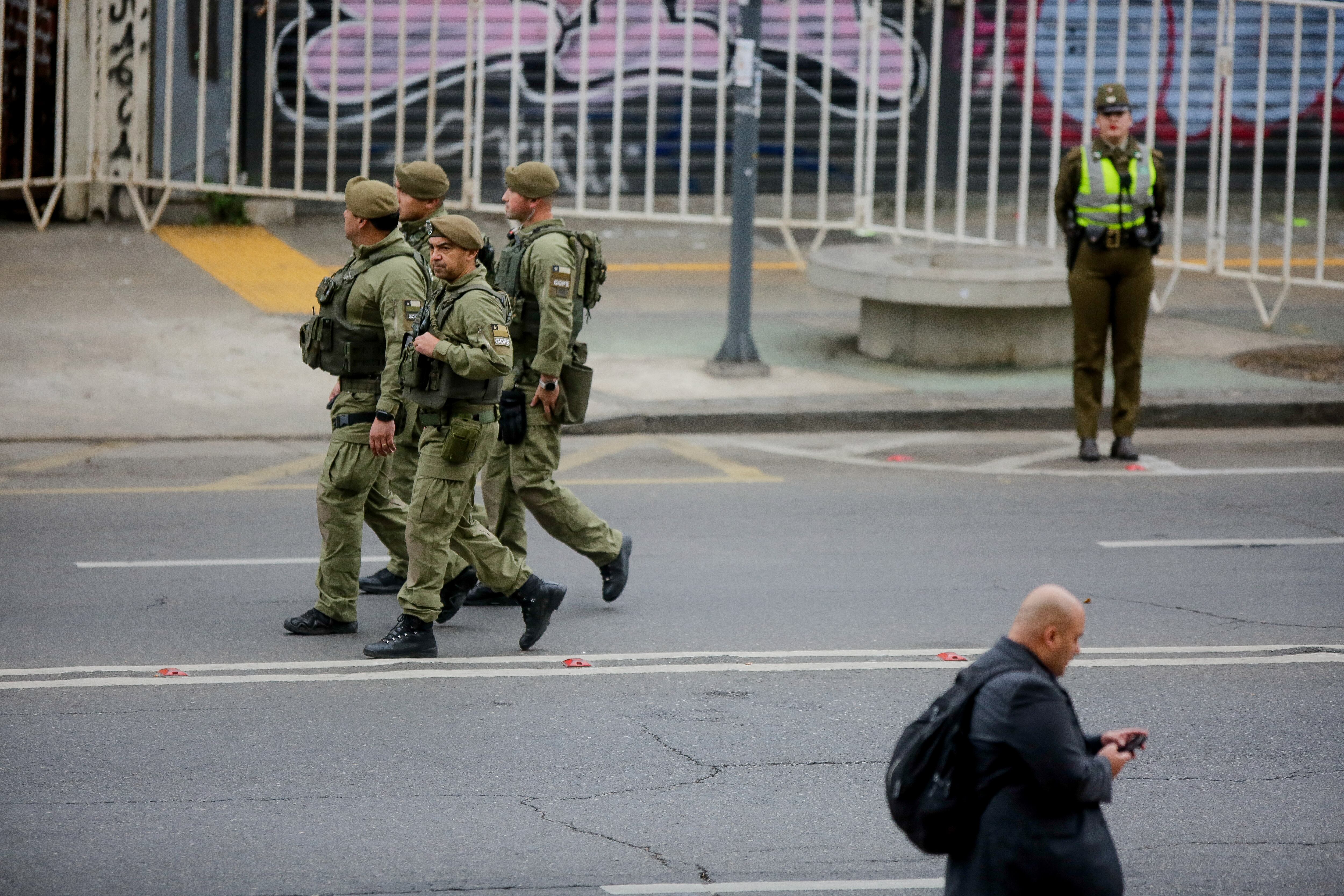 1 DE JUNIO DE 2026/ VALPARAISOCarabineros resguarda el frontis del Congreso Nacional, previo a la primera cuenta pública del Presidente de la República, José Antonio Kast, que se realizará en el salón plenario del Congreso Nacional de Valparaíso.
FOTO: HANS SCOTT/AGENCIAUNO