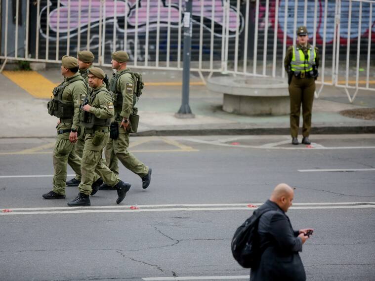 1 DE JUNIO DE 2026/ VALPARAISO
Carabineros resguarda el frontis del Congreso Nacional, previo a la primera cuenta pública del Presidente de la República, José Antonio Kast, que se realizará en el salón plenario del Congreso Nacional de Valparaíso.
FOTO: HANS SCOTT/AGENCIAUNO