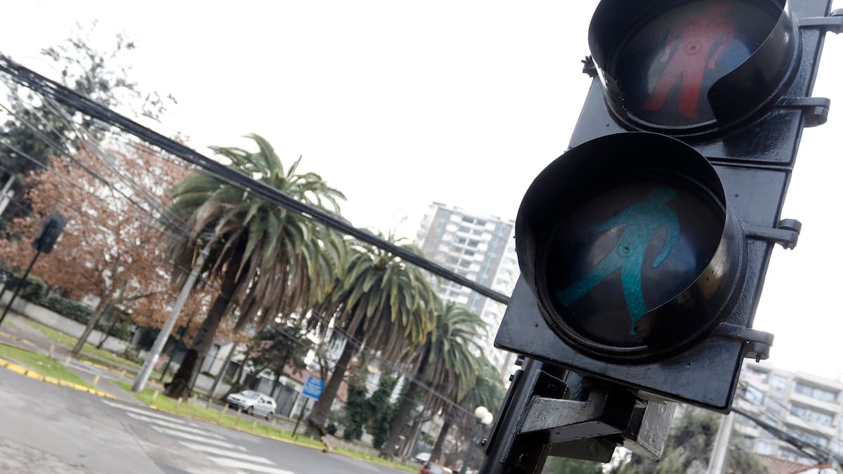 Atención conductores en Santiago por semáforos apagados: estas son las intersecciones afectadas