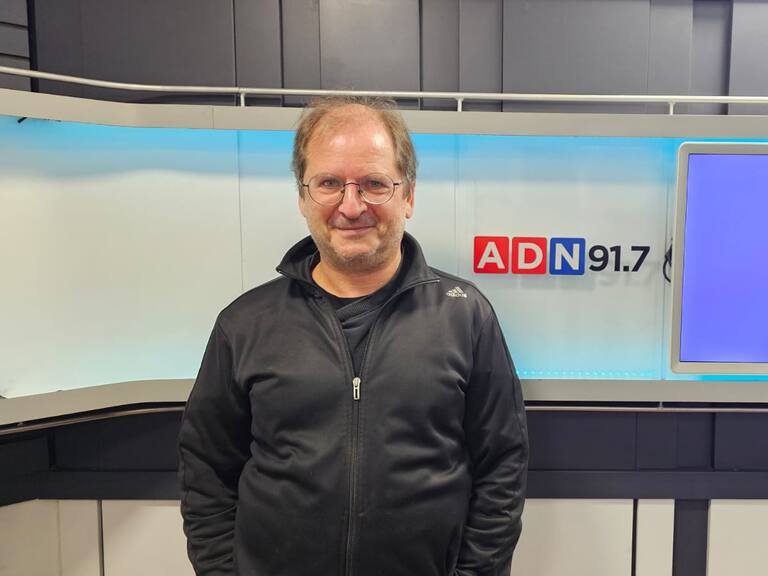 La dura crítica a Javier Milei del escritor argentino Martín Kohan: “Hay una práctica sostenida desde el Estado de la degradación y humillación”