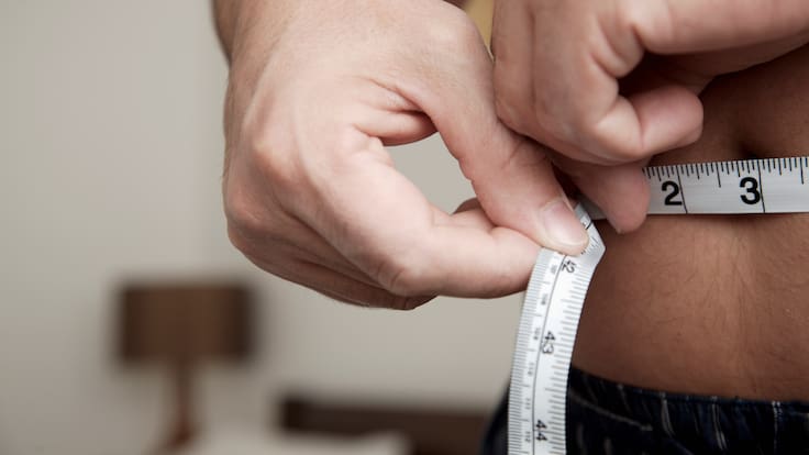 Dormir 90 minutos menos por noche podría hacerte subir de peso en solo seis semanas, según estudio