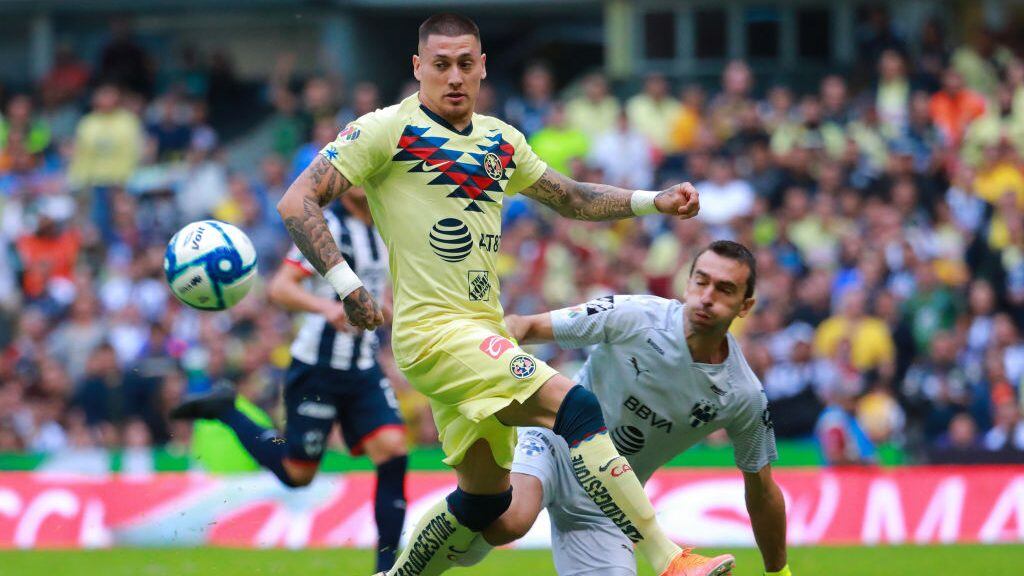 Nicolas Castillo (L) of America vies for the ball with goalkeeper Marcelo Barovero (R)   of Monterrey during the Mexican Apertura 2019 tournament football match at the Azteca stadium in Mexico City, on July 20, 2019. (Photo by Marcos Dominguez / AFP)        (Photo credit should read MARCOS DOMINGUEZ/AFP via Getty Images)