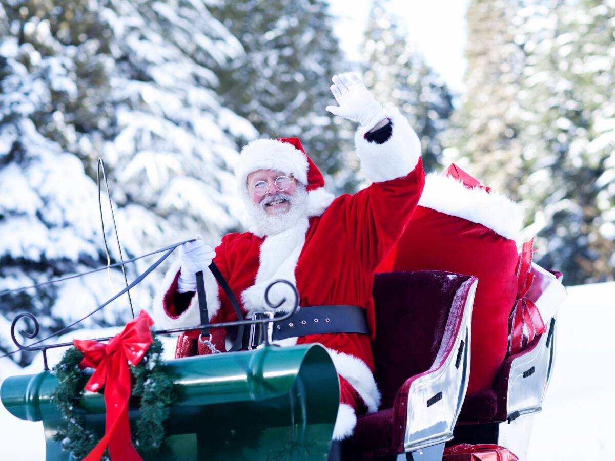 Ya comenzó su recorrido de Navidad: así puedes seguir en vivo dónde viene el Viejito Pascuero