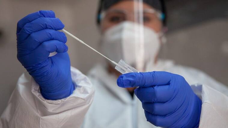 07 de Enero de 2022/SANTIAGO
Operativo exámenes PCR para la detección del Virus Covid-19 y trazabilidad. Ministerio de Salud informa 3.799 casos nuevos de COVID-19, con una positividad de 4,75% en las últimas 24 horas a nivel nacional, con 74.482 exámenes, PCR y test de antígeno.
FOTO BASTIÁN CIFUENTES /AGENCIAUNO