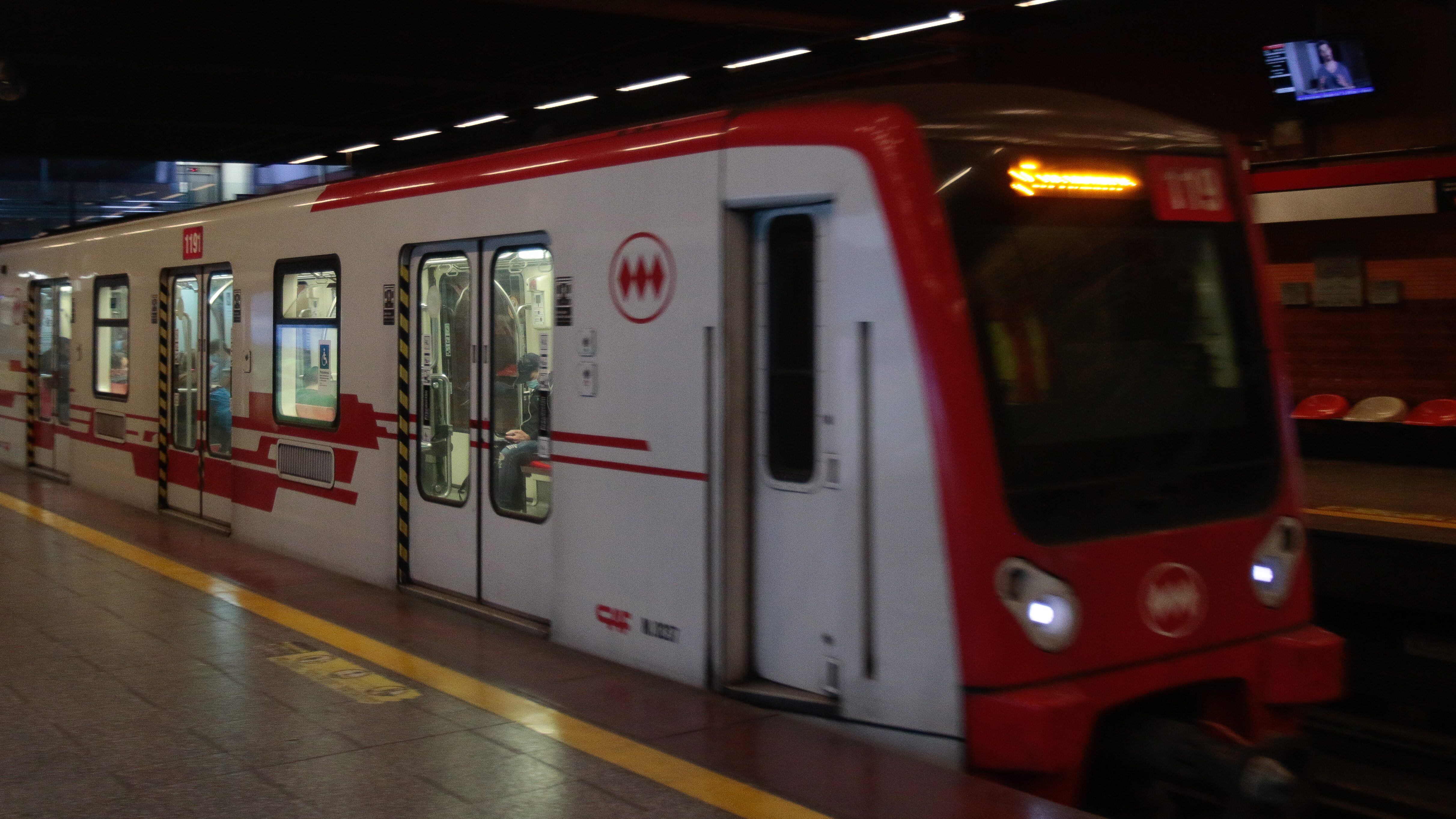 15 de Mayo del 2021/ SANTIAGO
Metro dispone de pasaje gratuitopor motivo de las elecciones de Constituyentes, Municipales y Gobernadores
FOTO: LUIS ENRIQUE SEVILLA FAJARDO/AGENCIAUNO
