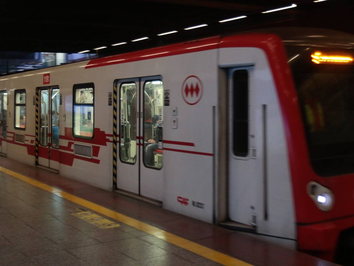 Metro negó destrozos en estación Parque Almagro tras foto publicada por coordinadora del comando de Kast