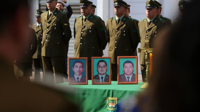 27 DE ABRIL 2024/ANTOFAGASTA
Responso en la Ciudad de Antofagasta por el Sargento Carlos Cisterna Navarro, el cabo Sergio Arévalo Lobo y el Cabo Misael Vidal Cid que fueron asesinados en la comuna de Cañete
FOTO: CRISTOFER DEVIA/AGENCIAUNO