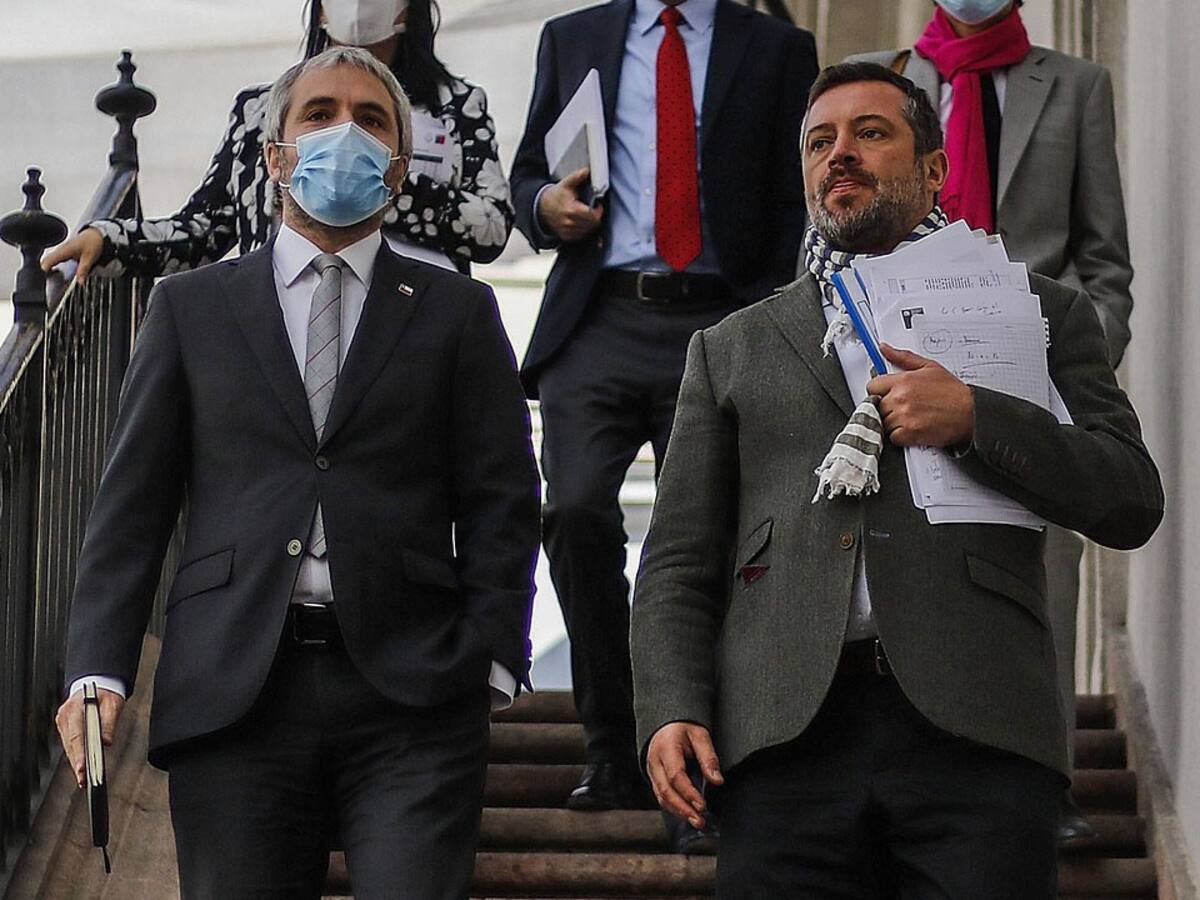 Ministros Blumel y Sichel se sumaron a cuarentena preventiva tras contacto con senador Ossandón