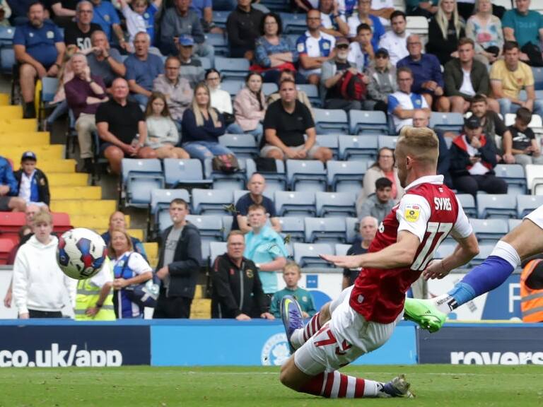 Ben Brereton deja atrás su frustrada salida del Blackburn Rovers y anota por segundo duelo seguido en Inglaterra