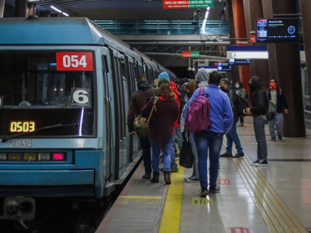 Programa «Quédate», de prevención del suicidio, será exhibido en el Metro de Santiago