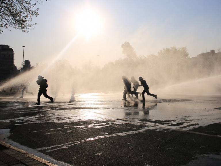 Manifestaciones estudiantiles provocan incidentes en el eje Alameda-Providencia