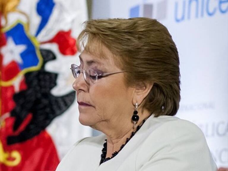 Michelle Bachelet le respondió a Miguel Bosé y Jair Bolsonaro: «Lo tomo dependiendo de quien viene»