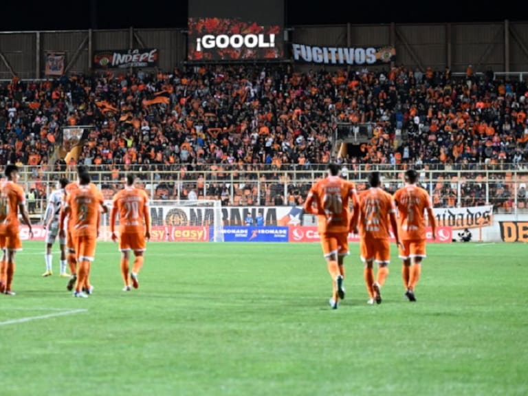 Cobreloa goleó al líder de Primera División y ahora se verá las caras ante Colo Colo en las semifinales de Copa Chile