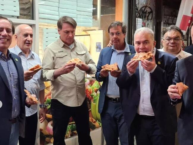 Bolsonaro debió comer pizza en la calle de Nueva York por no estar vacunado
