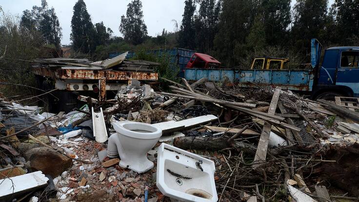 Gobierno cierra vertedero clandestino en Talagante y anuncia ofensiva contra “mafias de residuos”