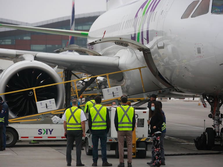 Con sueldos que incluso sobrepasan los $2 millones: cuáles son los puestos de trabajo en aeropuertos