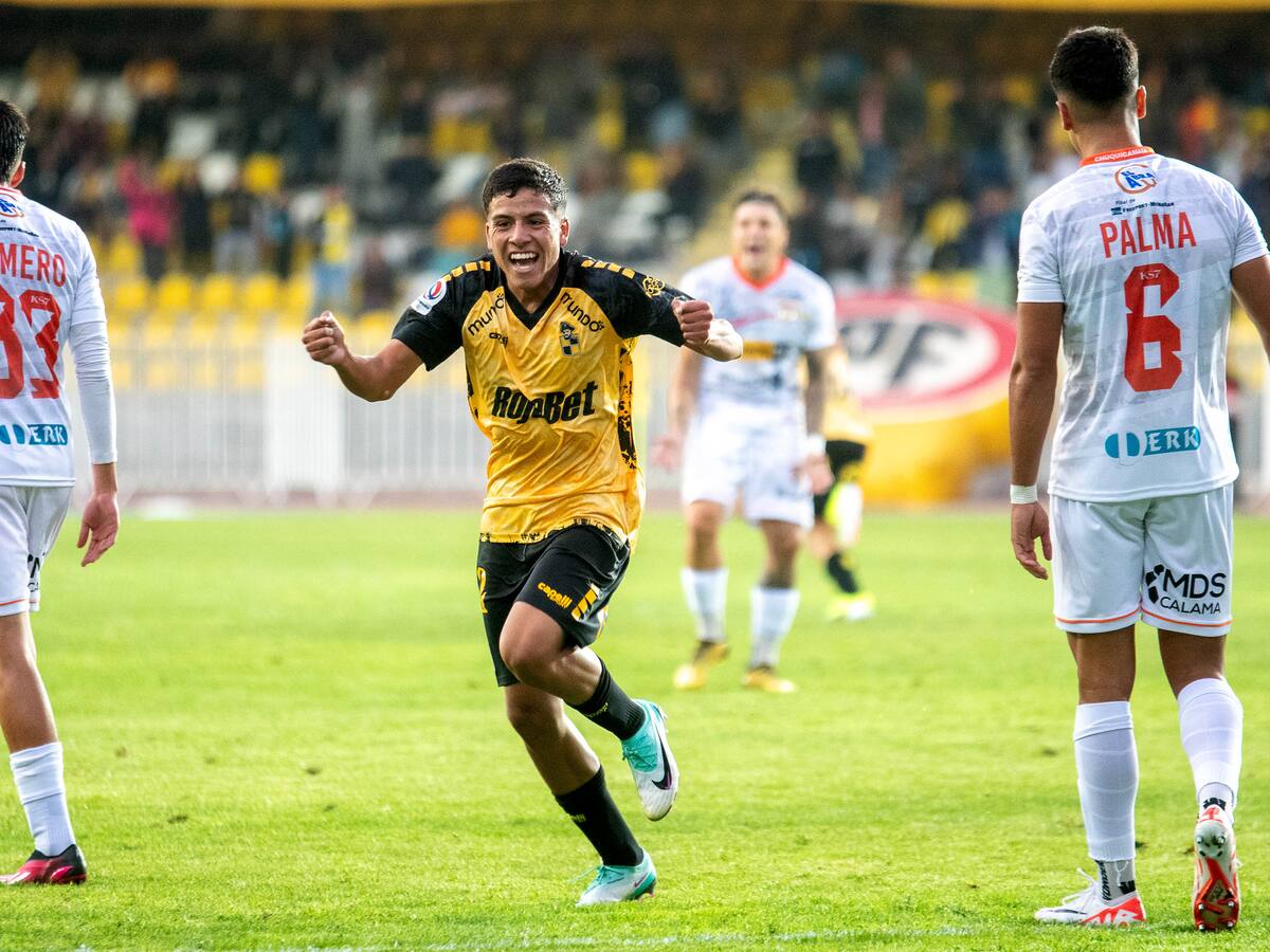 Con doblete de un juvenil de 17 años, Coquimbo Unido vence con solvencia a Cobreloa