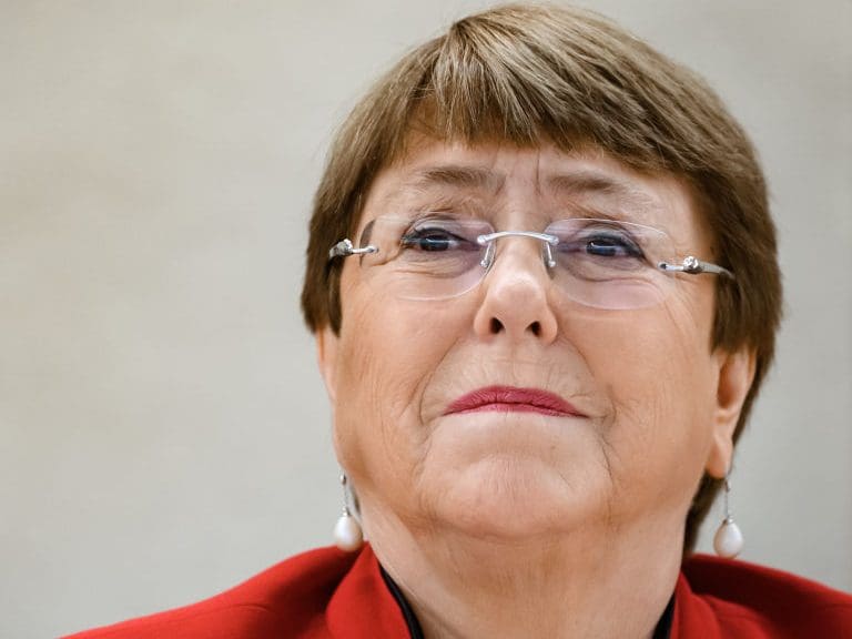 Bachelet: No dejemos a nuestra gente joven una tormenta de fuego incontrolable, de crisis de DD.HH.