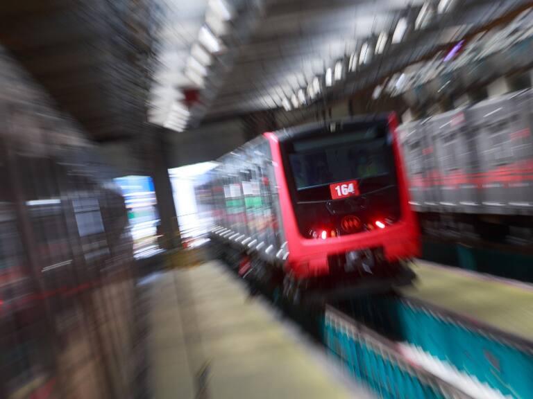 Manifestaciones en Metro de Santiago: cierran estaciones por protestas