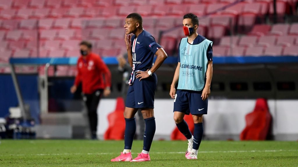 LISBON, PORTUGAL - AUGUST 23: Kylian Mbappe of Paris Saint-Germain looks dejected following his team's defeat in the UEFA Champions League Final match between Paris Saint-Germain and Bayern Munich at Estadio do Sport Lisboa e Benfica on August 23, 2020 in Lisbon, Portugal. (Photo by David Ramos/Getty Images)