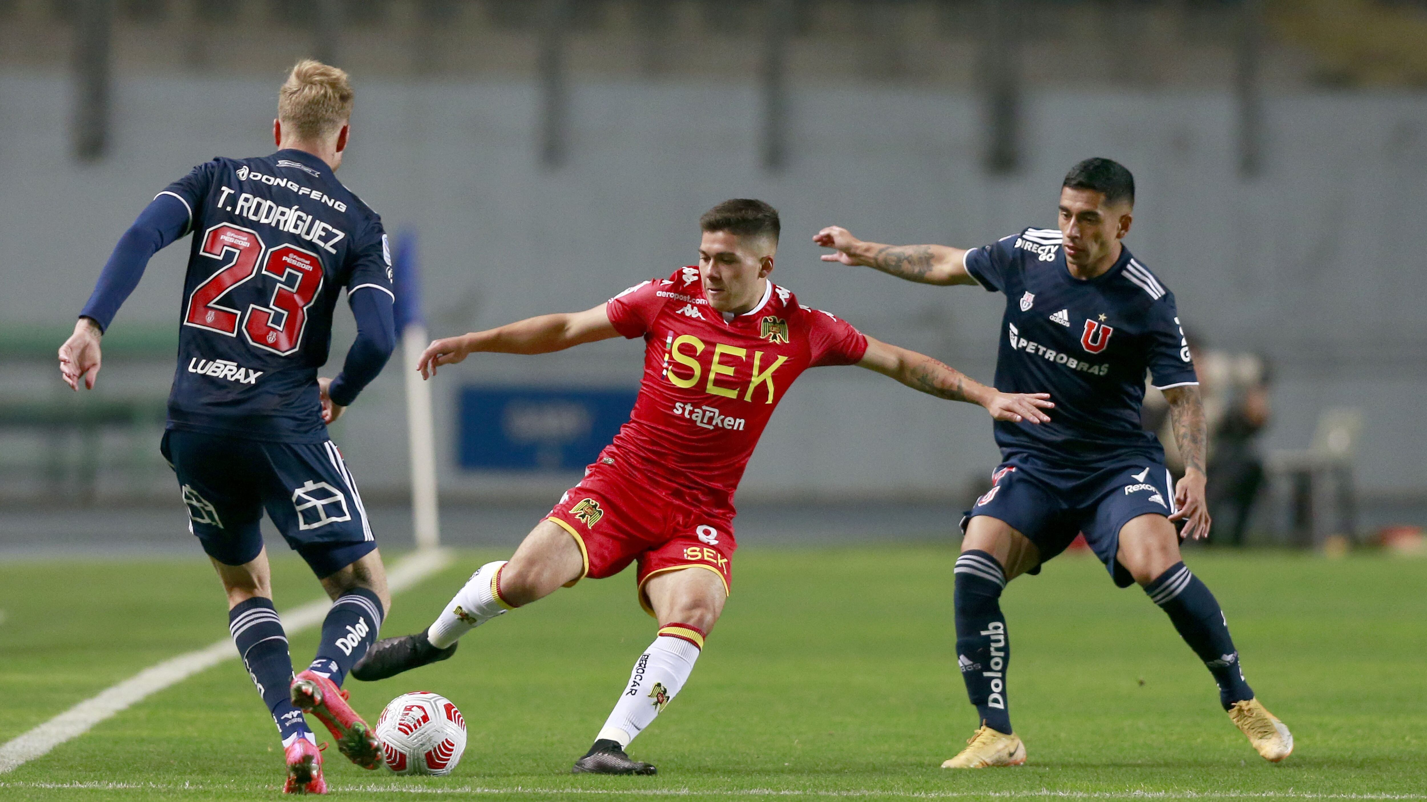 19 de Abril del 2021/RANCAGUAVctor Mndez (i) y Yonathan Anda (d), durante el partido valido por la cuarta fecha del Campeonato Nacional AFP PlanVital 2021, entre Universidad de Chile vs Union Espaola, disputado en el Estadio El Teniente.
FOTO:JAVIER VALDES LARRONDO/AGENCIAUNO