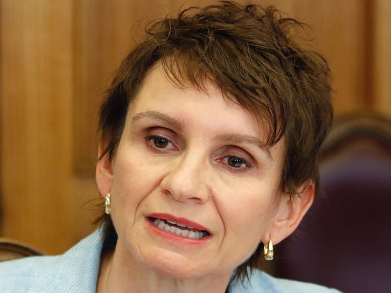 Ministra Tohá llama a retomar conversaciones entre fuerzas políticas para no «abrir la puerta al populismo»: «Este año hay una prueba de fuego»