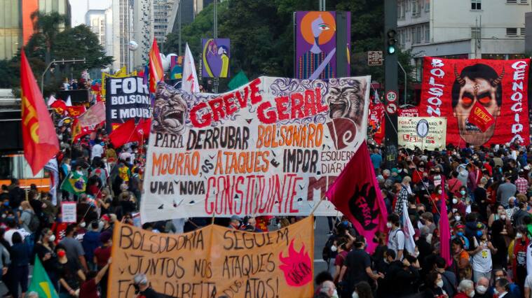 Multitudinaria marcha en contra de Bolsonaro en la ciudad de Sao Paulo