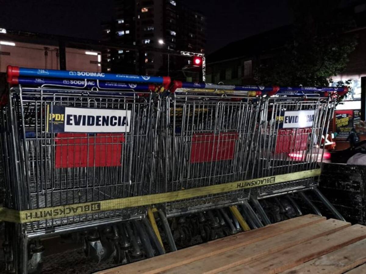 PDI detiene a sujetos que arrendaban carros de supermercado robados en La Vega Central: decomisaron cerca de 200
