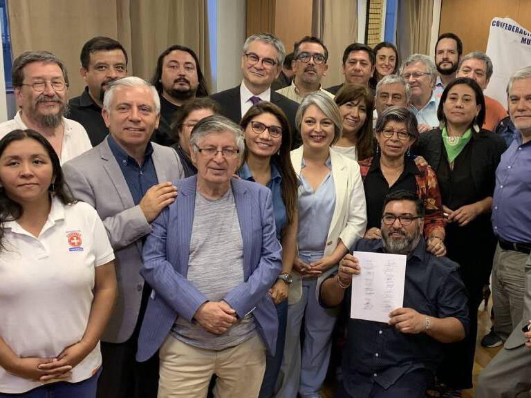 Reajuste para empleados fiscales: acuerdan 12% de aumento para remuneraciones de hasta $2.2 millones