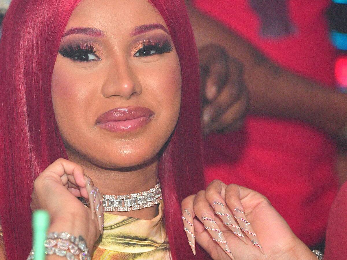 Cardi B: «No sé cómo ser dueña de casa. Por eso Dios me bendijo y me hizo rica y famosa»