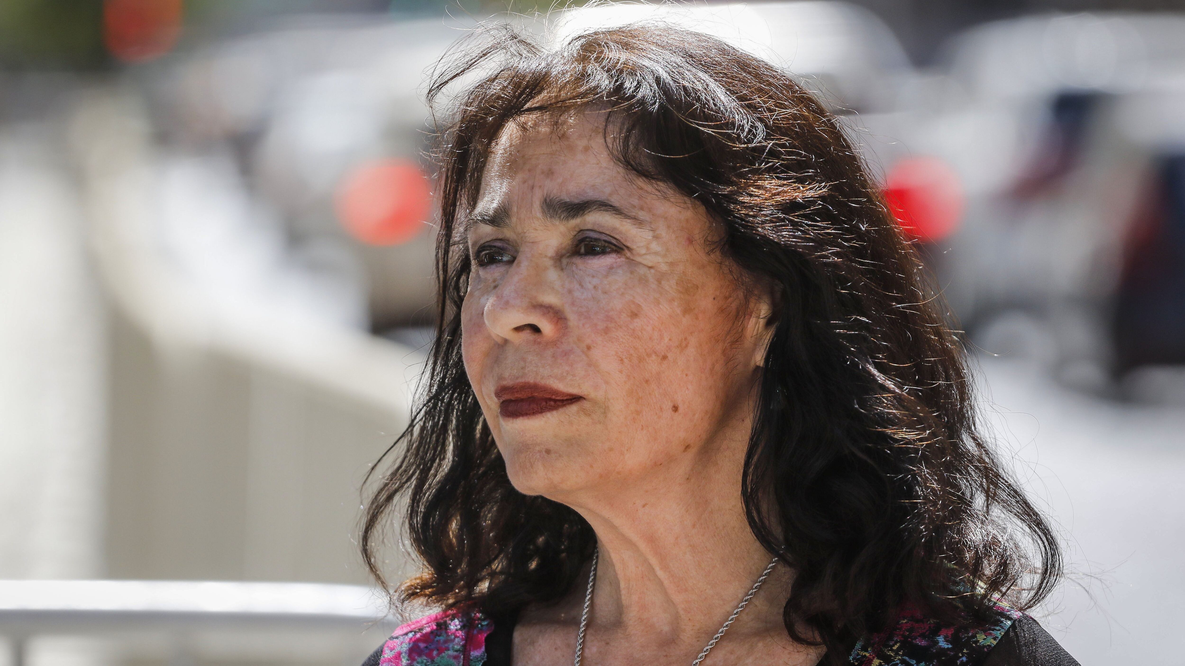 26 de marzo del 2020/SANTIAGOLa alcaldesa de Quinta Normal, Carmen Gloria Fernandez, participa de un punto de prensa, tras salir de la oficina de partes del Palacio de La Moneda, tras dejar una carta dirigida al Presidente de La Republica, para que decretar cuarentena en todas las comunas de Santiago.
FOTO: SEBASTIAN BELTRAN GAETE/AGENCIAUNO