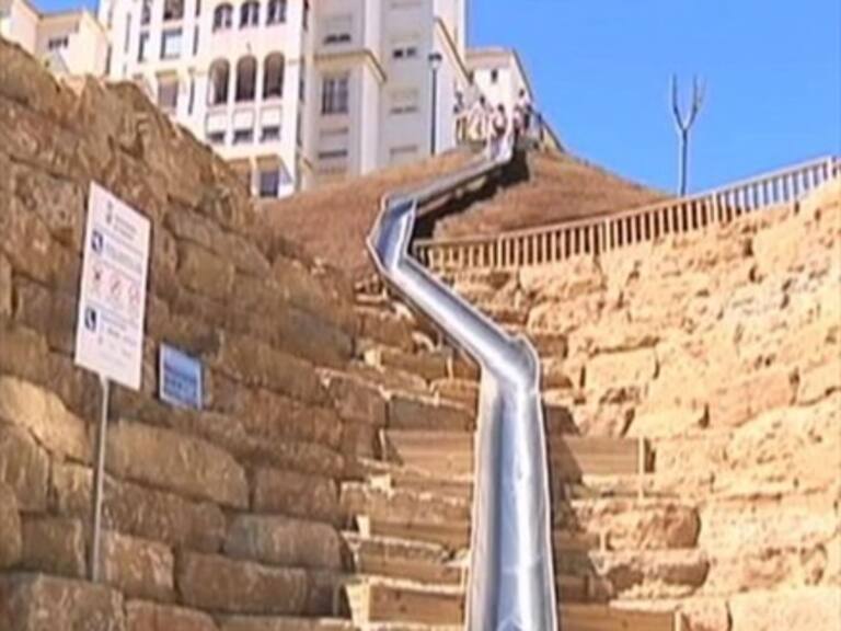 España: Tobogán urbano cierra el mismo día de su inauguración tras dejar múltiples lesionados