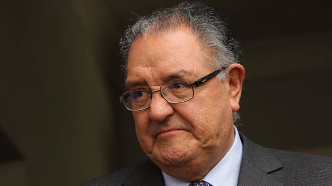 3 de enero de 2019/SANTIAGOEl senador Francisco Huenchumilla, se retira de la reunión que sostuvo con el ministro del Interior.
FOTO: SEBASTIAN BELTRAN GAETE/AGENCIAUNO